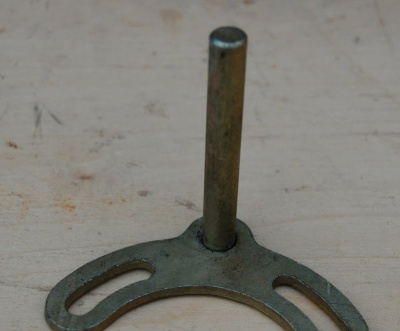 купить Фиксатор рычага регулировочного среднего моста