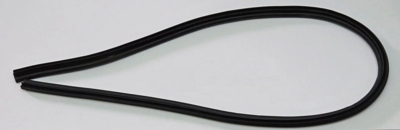 купить Уплотнитель заднего стекла кабины (L-2150 мм)